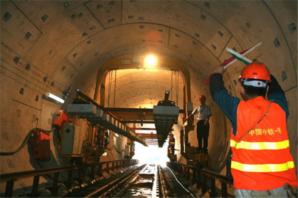 公司生(shēng)産的短軌(gui)枕産品用(yong)于西安地(dì)鐵二号線(xian)全段工程(chéng)